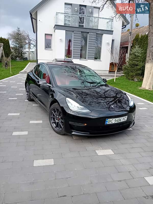 Tesla Model 3 (2018)