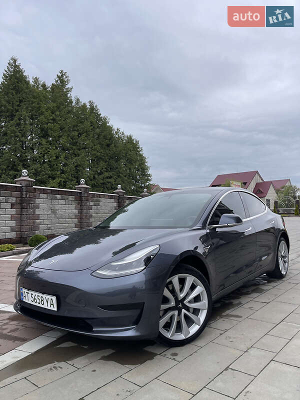 Tesla Model 3 (2019)