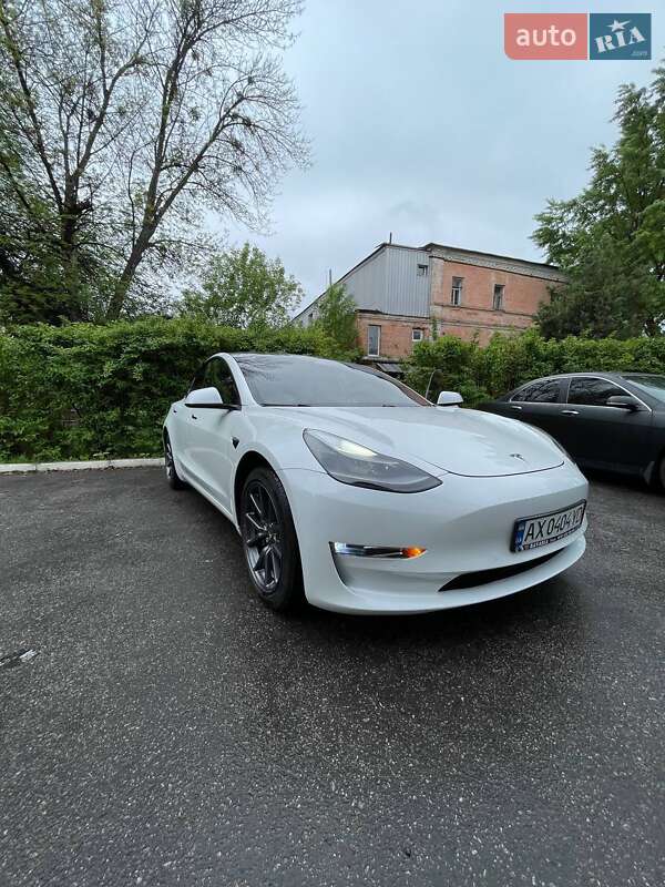 Tesla Model 3 (2021)