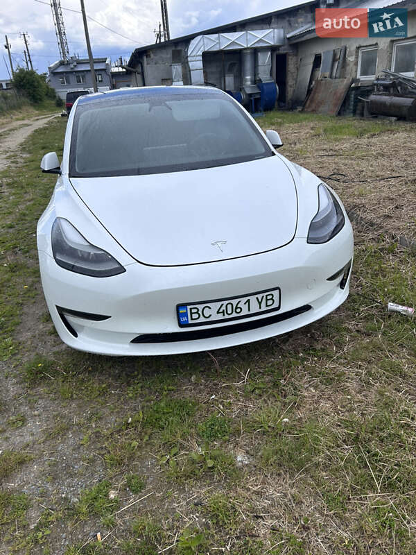 Tesla Model 3 (2021)