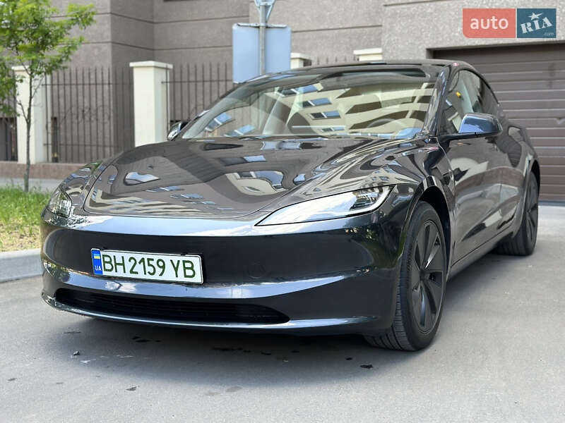 Tesla Model 3 (2024)