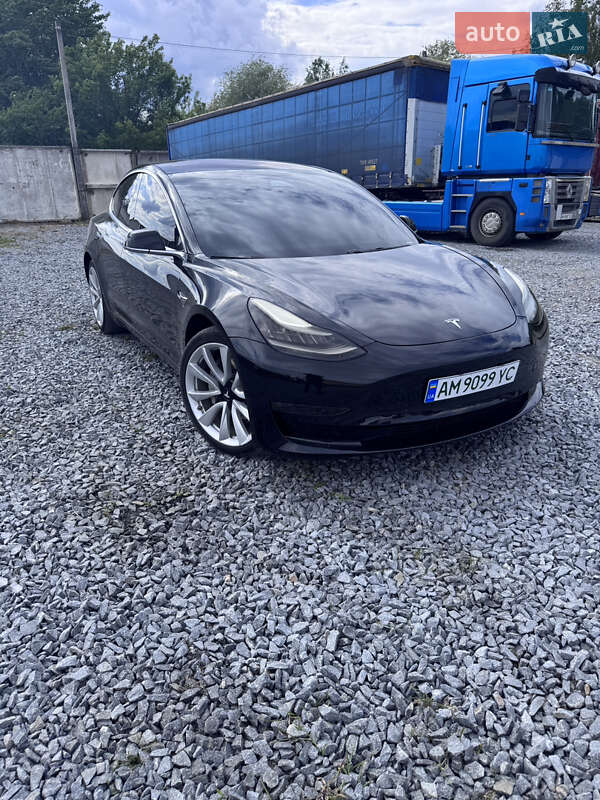 Tesla Model 3 (2018)