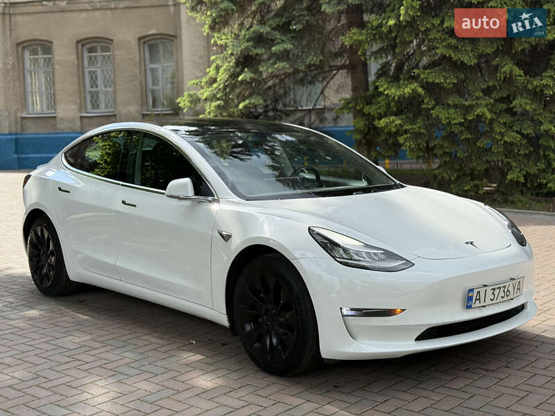 Tesla Model 3 (2019)