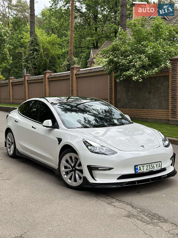 Tesla Model 3 (2022)
