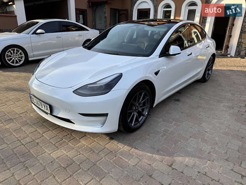 Tesla Model 3 (2022)
