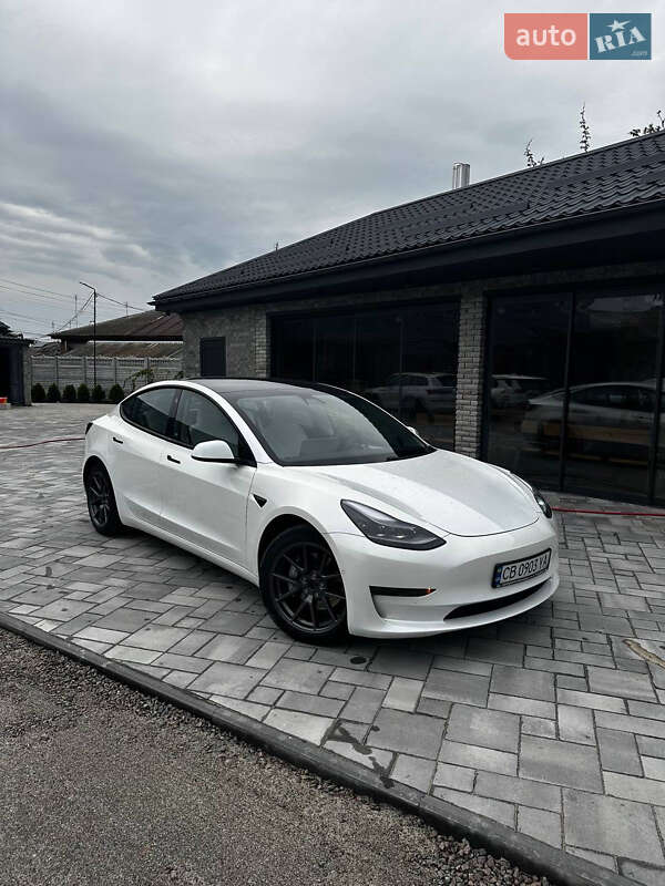 Tesla Model 3 (2021)