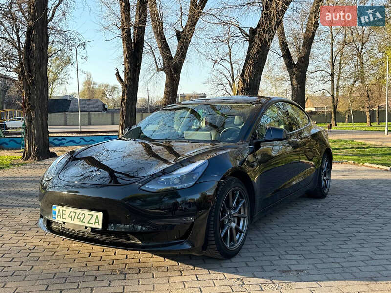 Tesla Model 3 (2021)