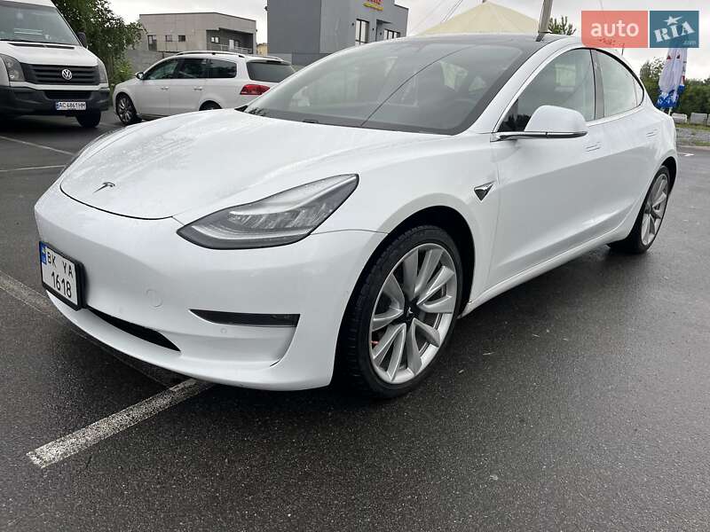 Tesla Model 3 (2019)