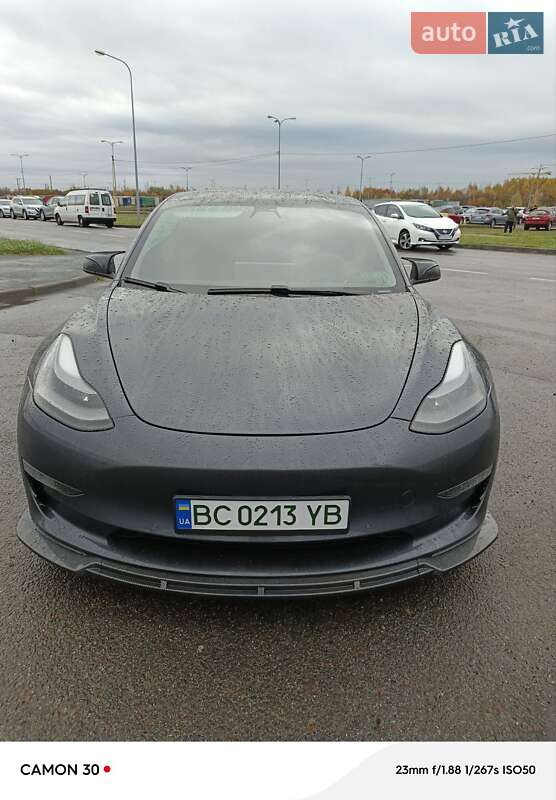 Tesla Model 3 (2021)