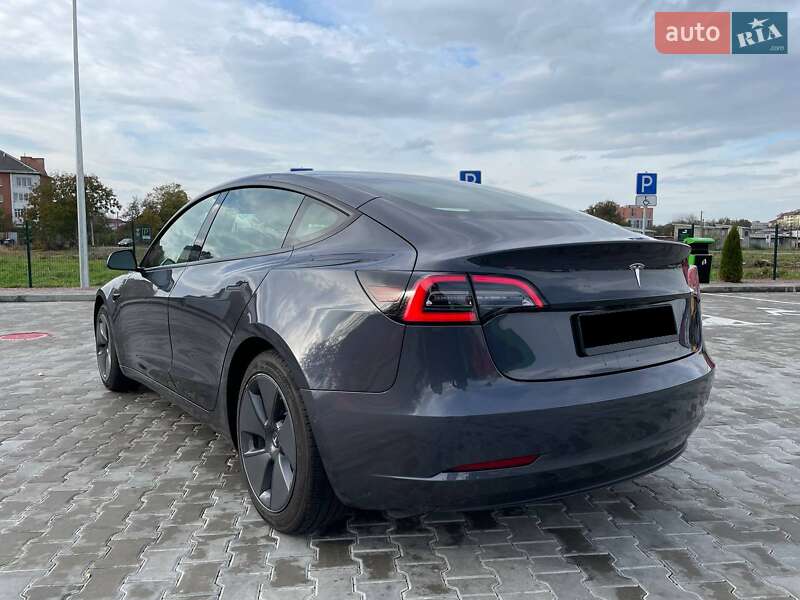 Tesla Model 3 (2021)