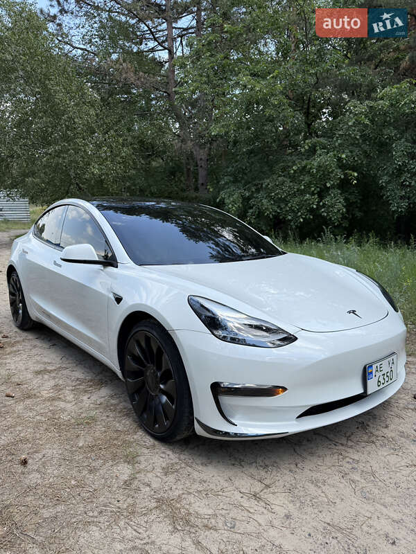Tesla Model 3 (2023)