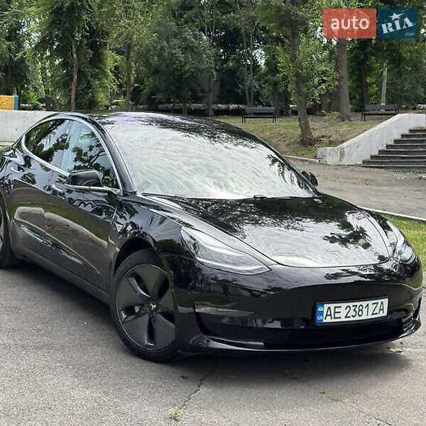 Tesla Model 3 (2019)