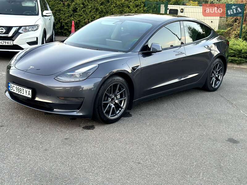 Tesla Model 3 (2021)