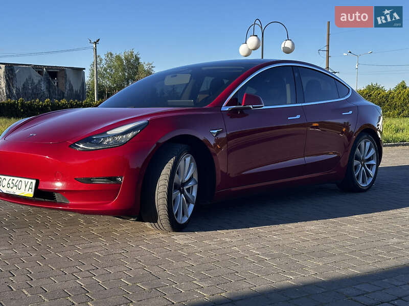 Tesla Model 3 (2019)