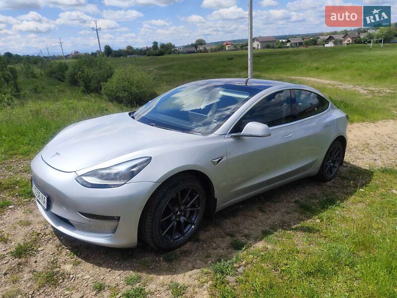 Tesla Model 3 (2018)