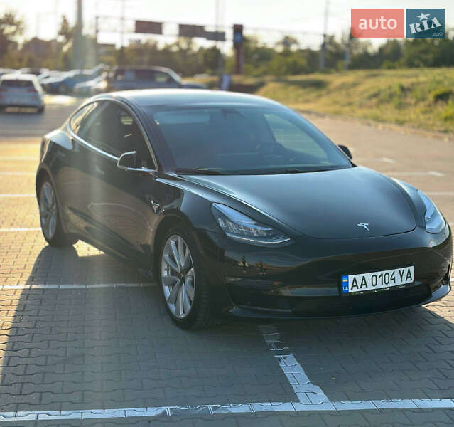 Tesla Model 3 (2019)