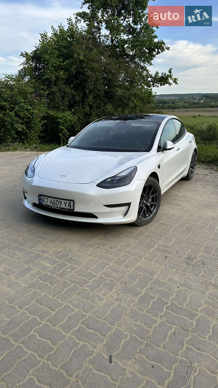 Tesla Model 3 (2021)