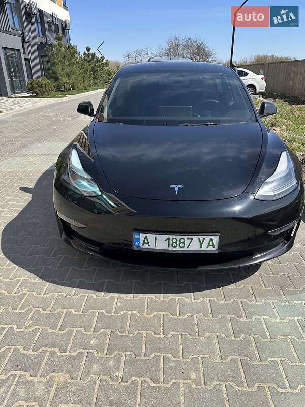 Tesla Model 3 (2022)