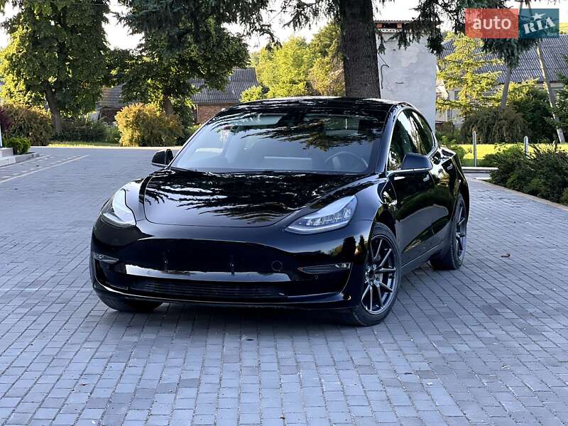 Tesla Model 3 (2019)
