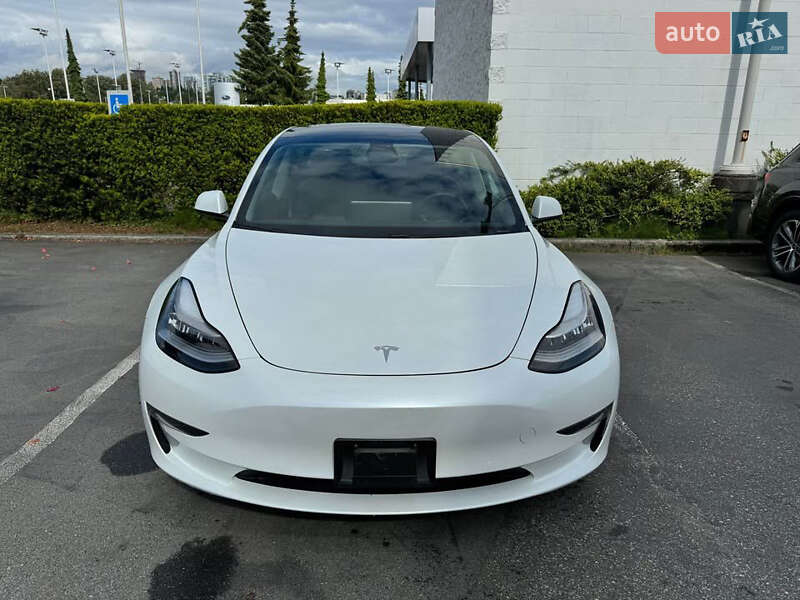 Tesla Model 3 (2021)