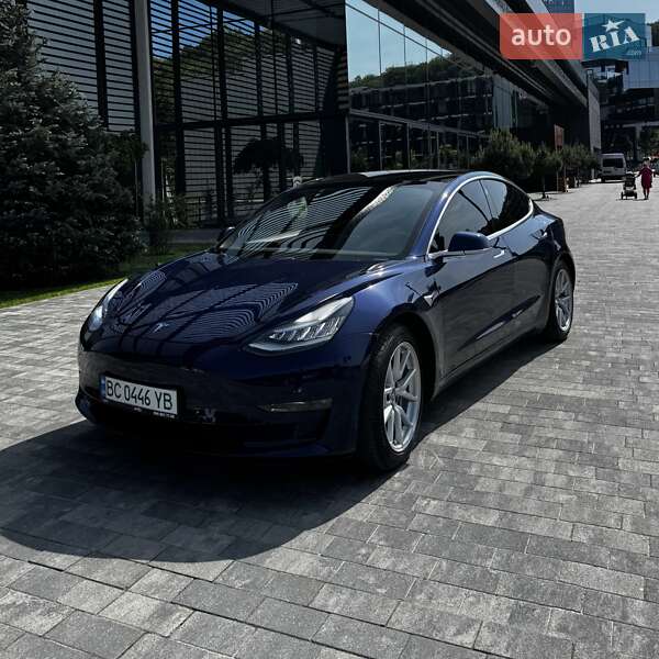 Tesla Model 3 (2018)