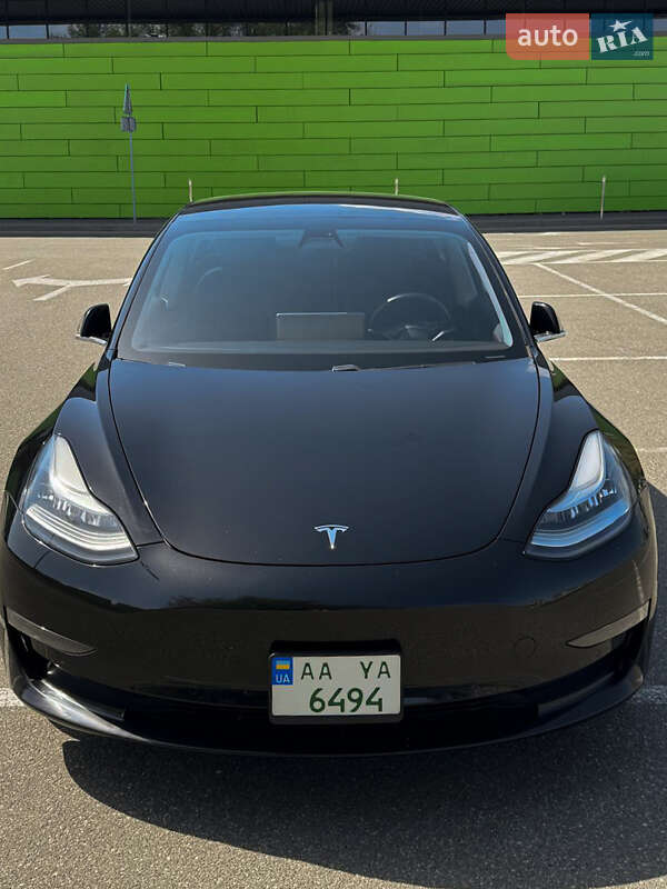 Tesla Model 3 (2019)