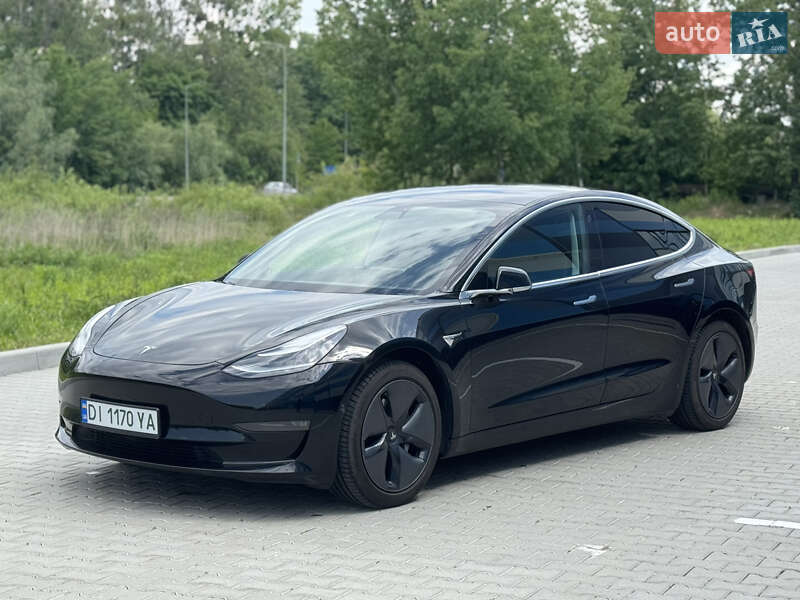 Tesla Model 3 (2019)