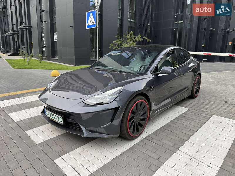 Tesla Model 3 (2023)