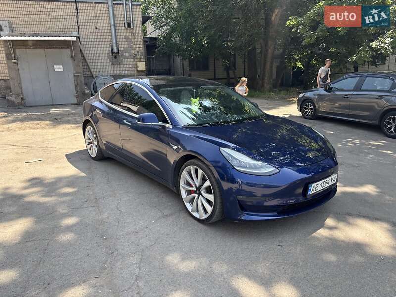 Tesla Model 3 (2018)