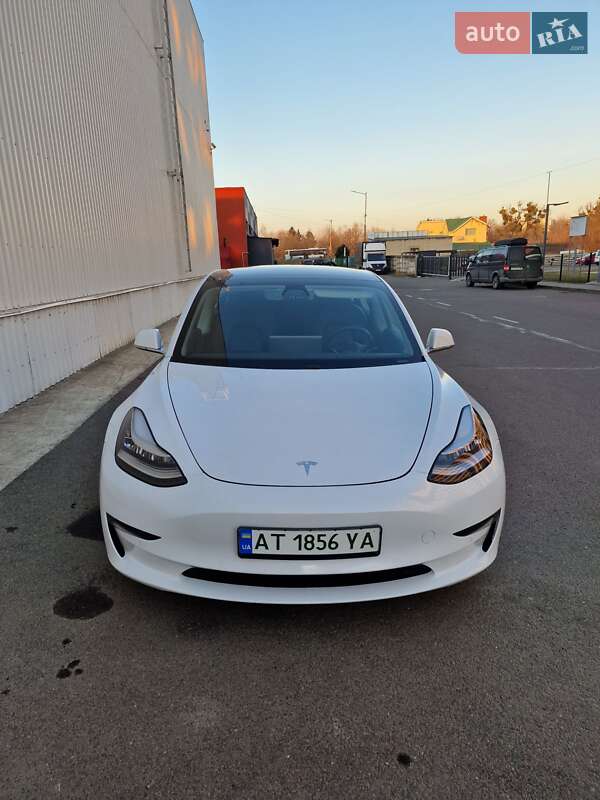 Tesla Model 3 (2020)