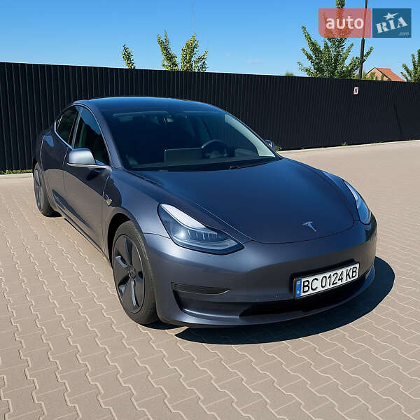 Tesla Model 3 (2022)