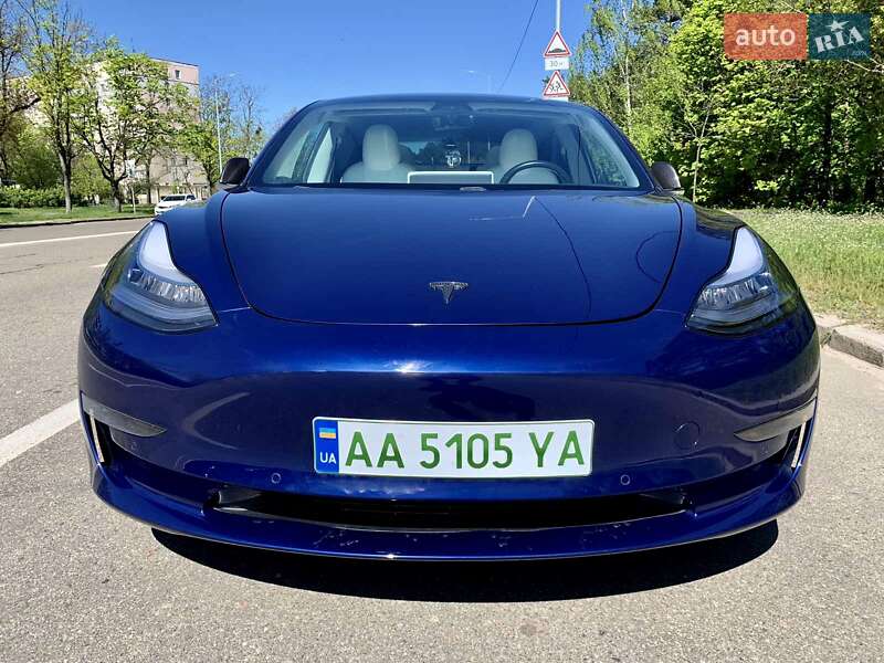 Tesla Model 3 (2019)
