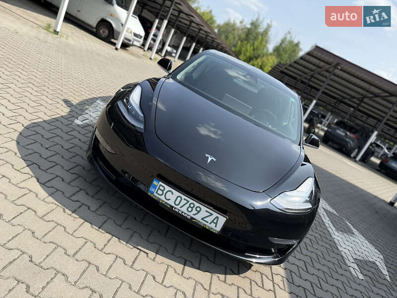 Tesla Model 3 (2019)