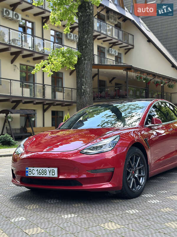 Tesla Model 3 (2018)