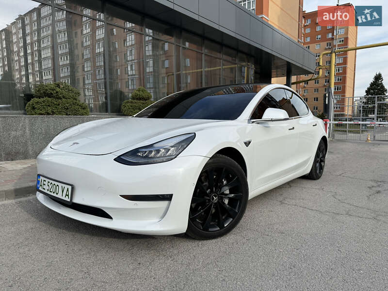Tesla Model 3 (2019)