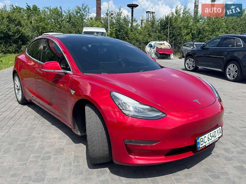 Tesla Model 3 (2019)