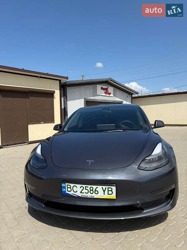 Tesla Model 3 (2023)