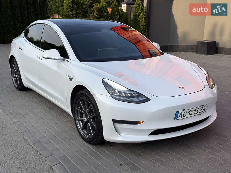 Tesla Model 3 (2020)