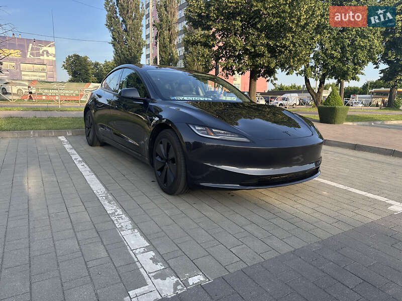 Tesla Model 3 (2024)