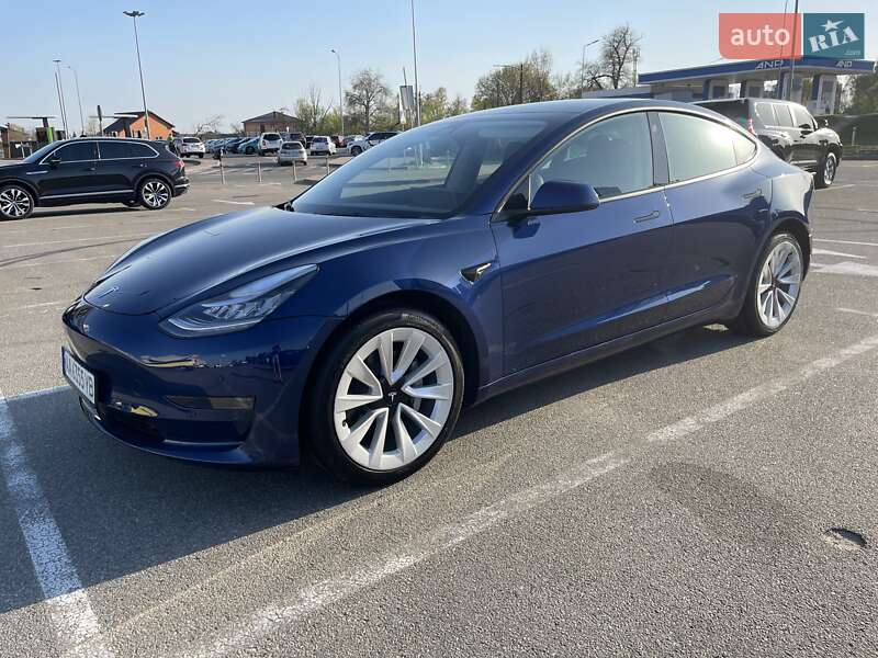 Tesla Model 3 (2022)