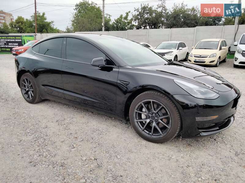 Tesla Model 3 (2023)