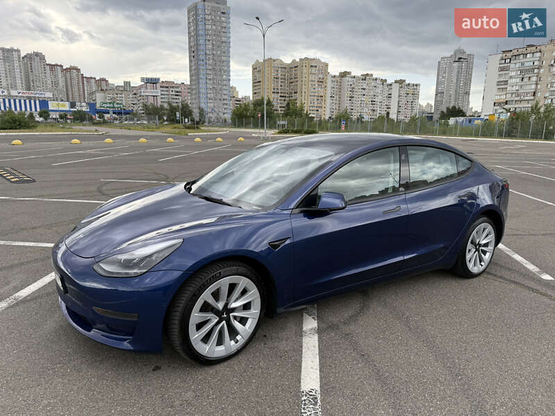 Tesla Model 3 (2022)
