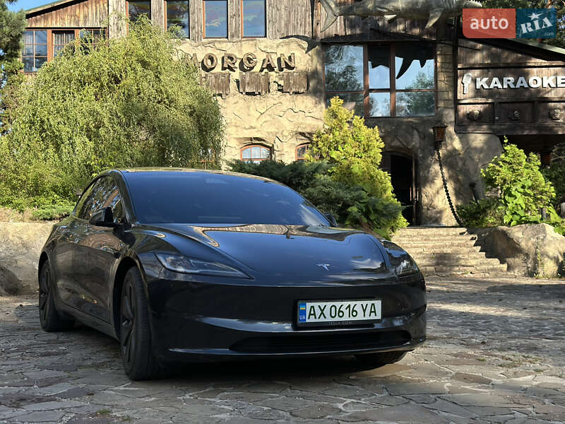 Tesla Model 3 (2024)