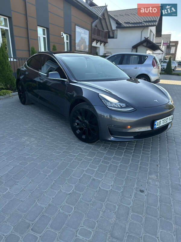 Tesla Model 3 (2017)