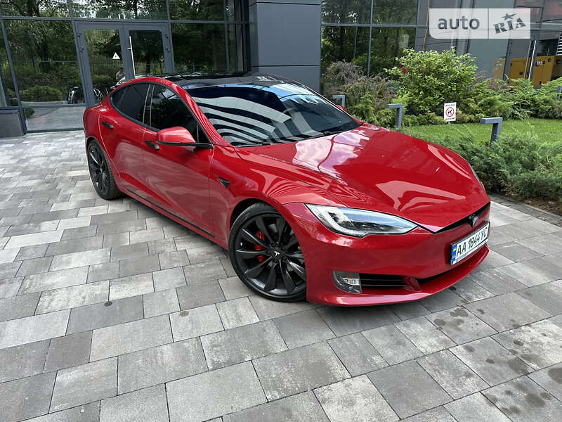 Tesla Model s100d (2017)