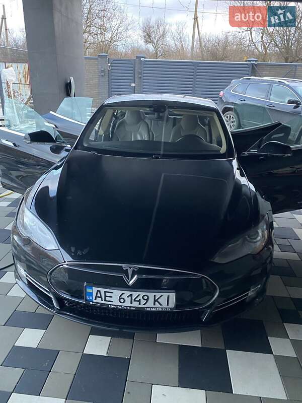 Tesla S 85 (2014)