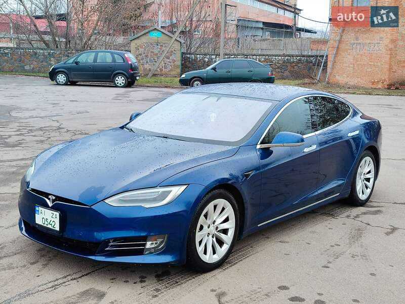 Tesla Model s (2017)