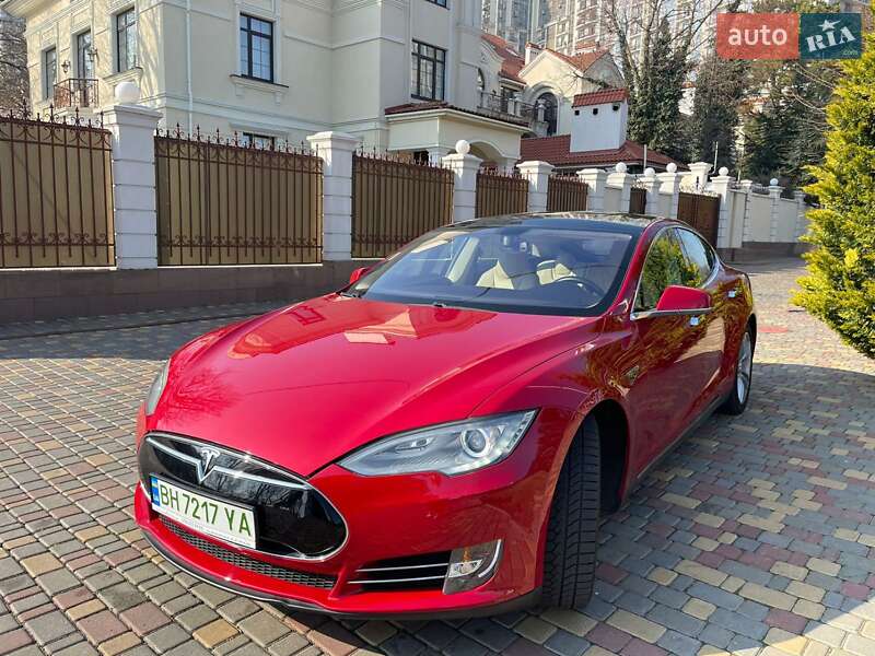 Tesla Model s (2013)