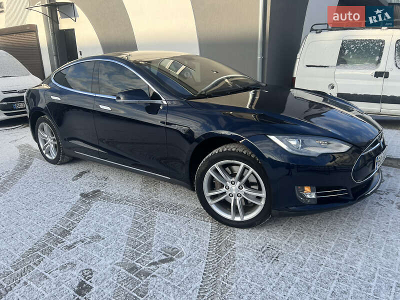 Tesla Model s (2013)