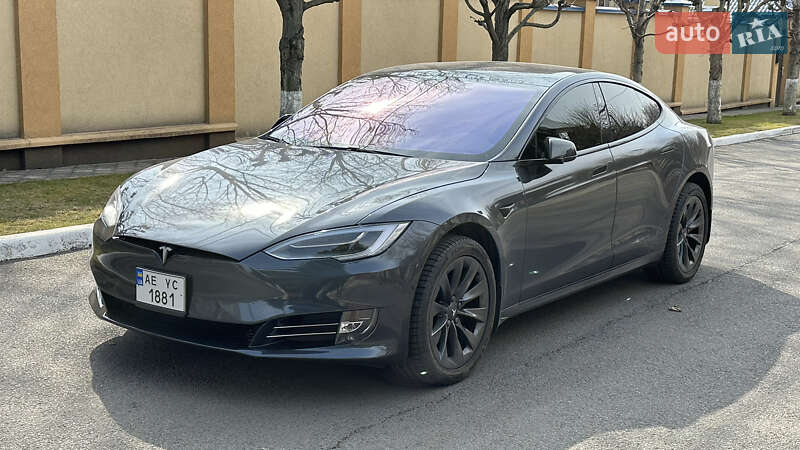 Tesla Model s (2018)